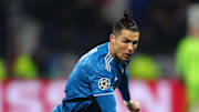 Olympique Lyon v Juventus - UEFA Champions League Round of 16: First Leg