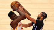 Clint Capela sigue mostrando su clase defensiva en la pintura de los Hawks
