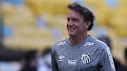 Cuca driblou problemas, crise financeira e vários imbróglios e brilhou no Santos, mas decidiu sair e vai ficar à disposição do mercado. 