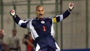 Jose Luis Chilavert celebrando uno de sus goles