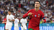 Cristiano Ronaldo double buteur face à la France. 