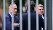 Krisensitzung nach neuerlichem Bayern-Debakel: Joan Laporta (re.), Mateu Alemany (Mi.) und Rafael Yuste trafen sich gestern nach dem Spiel