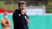 Mark van Bommel wartet auf Entscheidungen