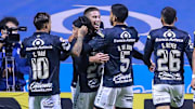 Santiago Ormeño marcó el primer tanto del Guard1anes 2021 al doblegar a Raúl Gudiño con un cabezazo.