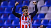 Isaác Brizuela vino desde el banquillo y selló la victoria 0-2 de Chivas sobre Puebla en el Estadio Cuauhtémoc.