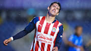 'Chicote' Calderón repitió en el once titular de Chivas, pero no pudo destacar contra Querétaro.