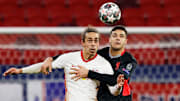 Ozan Kabak im Duell mit Yussuf Poulsen - auch er steht auf der Liste