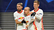 Kevin Kampl, Angelino und Dani Olmo bejubeln einen Treffer.