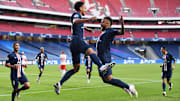 La célébration de Neymar et Marquinhos pour l'ouverture du score. 