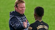 Koeman salue Ansu Fati, son protégé. 