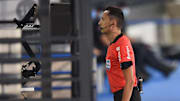 L'arbitre du match Real Madrid - Valence ayant recours à la VAR