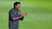 Raul avec l'équipe des jeunes du Real Madrid. 