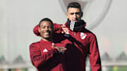 Suárez y De la Cruz entrenando