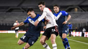 River Plate v Velez Sarsfield - Torneo Liga Profesional 2021 - Vélez y River, arriba en la tabla anual.