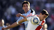River Plate's defender Alexis Ferrero (R
