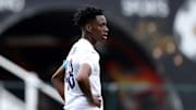 Albert Sambi Lokonga soll vor einem Wechsel zu Arsenal stehen. Grätschen die Bayern nochmal dazwischen?
