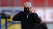 Keine Titel - keine Perspektive? Noch hält Dortmund an Favre fest