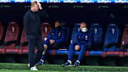 Com o futuro incerto no Camp Nou, Ronald Koeman avalia elenco e temporada do Barcelona e crava: ‘Não estão no nível do Barça’. 