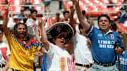 Aficionados de América y Cruz Azul.