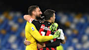 Gigi Donnarumma (l.) will seinen Vertrag bei Milan verlängern