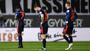 Ein alljährliches Bild: HSV-Spieler vor den Scherben einer verkorksten Saison