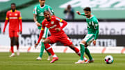 Leon Bailey (m.) wird Leverkusen im Saisonendspurt fehlen.