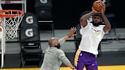 LeBron James entrenó el viernes con los Lakers sin problemas