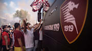 I tifosi della Salernitana esultano per la promozione in Serie A