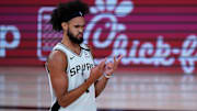 Derrick White continuará en las filas de los Spurs