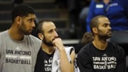 Tim Duncan (L) sitting with Manu Ginobili (M) and Tony Parker (R) on the Spurs' bench