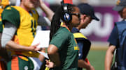 Jennifer King relays a message to the Arizona Hotshot receivers against the San Diego Fleet.