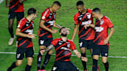 Athletico busca manter boa fase | Santos v Athletico Paranaense - Brasileirao 2021