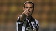 Joel Carli rescinde com Aldosivi, da Argentina, e tem o caminho livre para fechar com o Botafogo. 