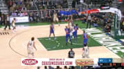 Giannis Antetokounmpo posterizes Julius Randle