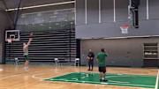 Gordon Hayward jump shot looks good following broken hand.