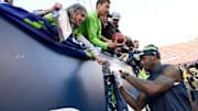 Josh Gordon signs autographs for Seahawks fans