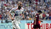 Zidane est sorti de sa retraite internationale pour mener les bleus en finale du Mondial 2006. 
