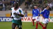 Papa Bouba Diop bei seinem Tor zum WM-Auftakt 2002 gegen Frankreich