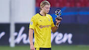 Sevilla FC v Borussia Dortmund  - UEFA Champions League Round Of 16 Leg One