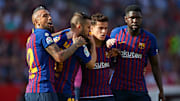 Arturo Vidal, Philippe Coutinho et Samuel Umtiti se dirigent vers la sortie. 