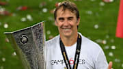 Lopetegui con el título de la Europa League logrado el pasado mes de agosto