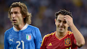 Andrea Pirlo y Xavi Hernandez disputando la final de la Eurocopa