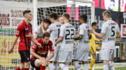 Die Spieler von Bayer Leverkusen bejubeln das Tor von Kai Havertz