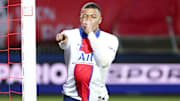 Kylian Mbappé doit toucher 26,66 millions d'euros brut durant sa dernière année de contrat au PSG. 