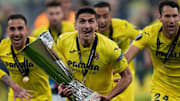 Gerard Moreno con el trofeo de la Europa League