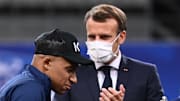 Emmanuel Macron et Kylian Mbappé lors de la finale de Coupe de France