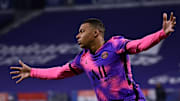 Aos 22 anos, Mbappé fez seu 100º tento na Ligue 1 e levou seu clube à liderança do torneio. 