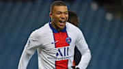 Auteur de son 100e but avec le PSG ce samedi, les discussions reviennent de plus en plus au sujet de la prolongation de Kyllian Mbappé.