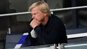 Oliver Kahn widmet sich der Frage, wie der FC Bayern auch in Zukunft sportlich erfolgreich sein und gesellschaftliche Verantwortung übernehmen kann.