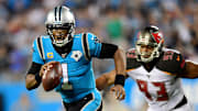 Cam Newton sigue como agente libre 